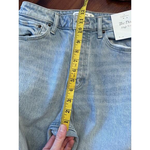 Abercrombie Jeans The Dad High Rise Curve Love, Ripped Wash 26/2S Distressed - Picture 7 of 14